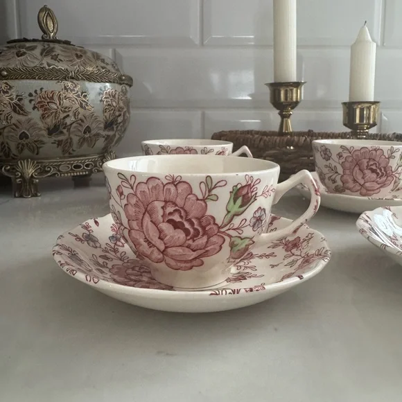 Vintage Johnson Bros. Rose Chintz Tea Cup & Saucer  Made In England Set of 4 - Picture 2 of 9